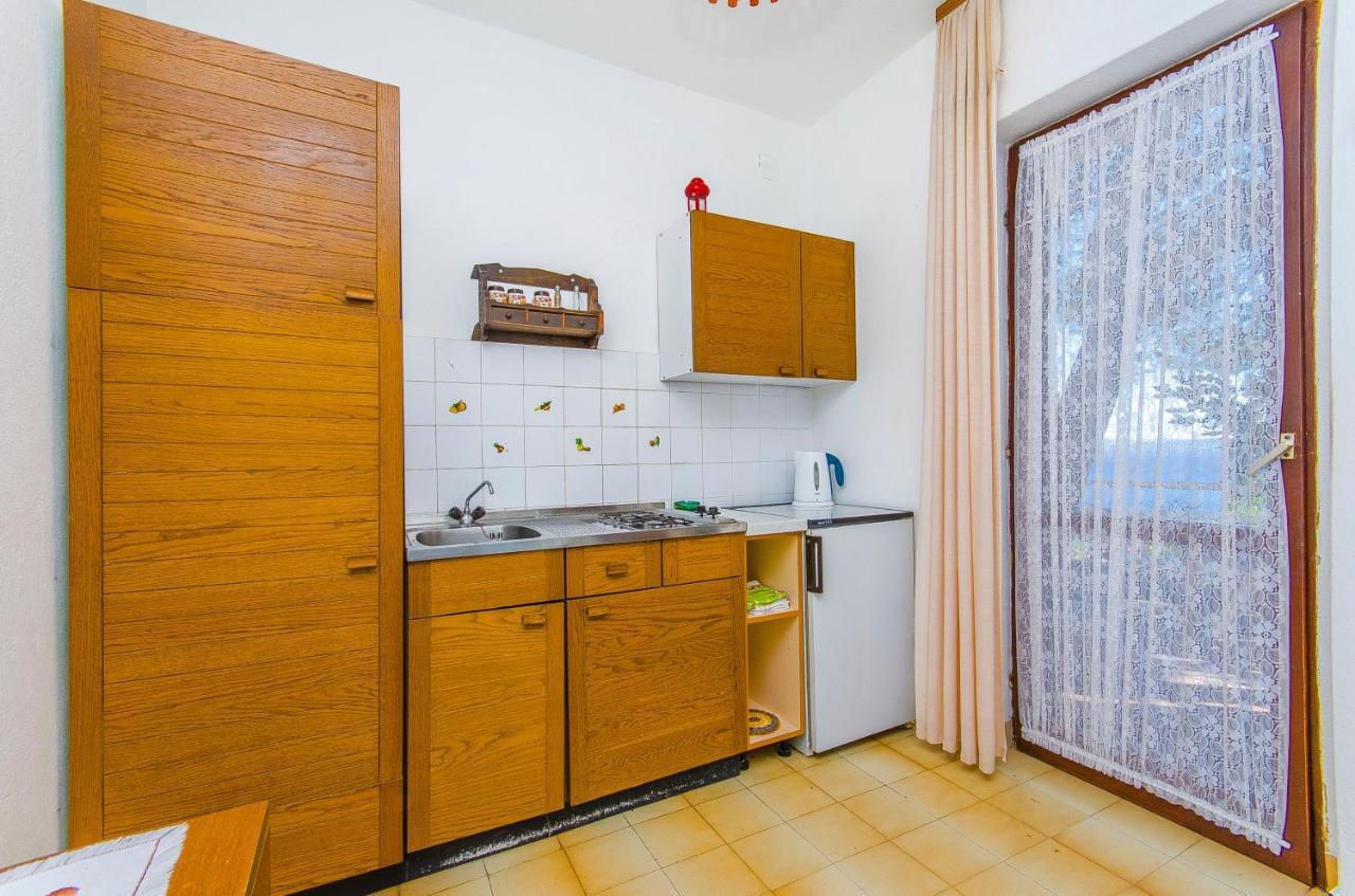 Apartments By The Sea Pisak, Omis - 2802 Exterior foto